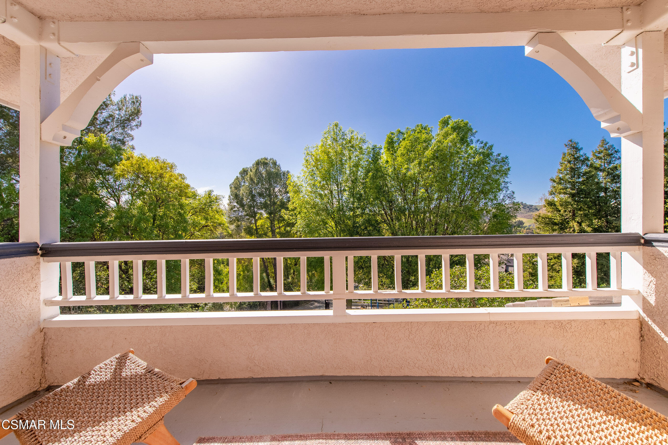 6144 Chesebro Road Agoura Hills, CA 91301 - Photo 29 of 73 a balcony with a garden