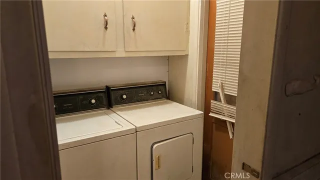 a close up view of washer and dryer
