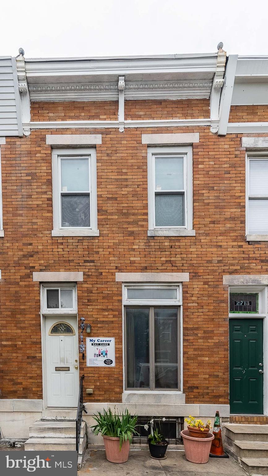 2715 East Madison Street Baltimore, MD 21205 - Photo 9 of 11 a building with multiple door