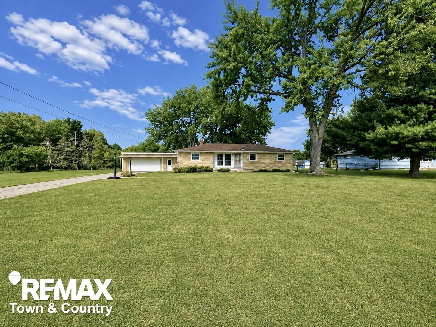 626 South McKinley Road Flushing, MI 48433 - Photo 2 of 34 50220416-b5805565-7fbf-43d7-8360-bba766f3a9c0.JPG