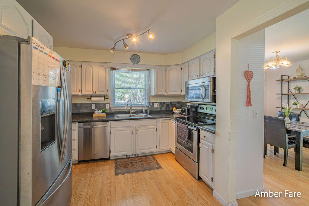 1508 Hendrick Road Muskegon, MI 49441 - Photo 7 of 42 Kitchen
