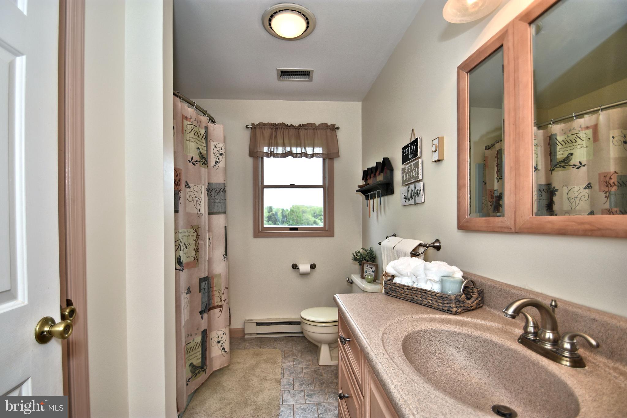 3183 Fennel Road Pennsburg, PA 18073 - Photo 29 of 48 Hallway Full Bathroom