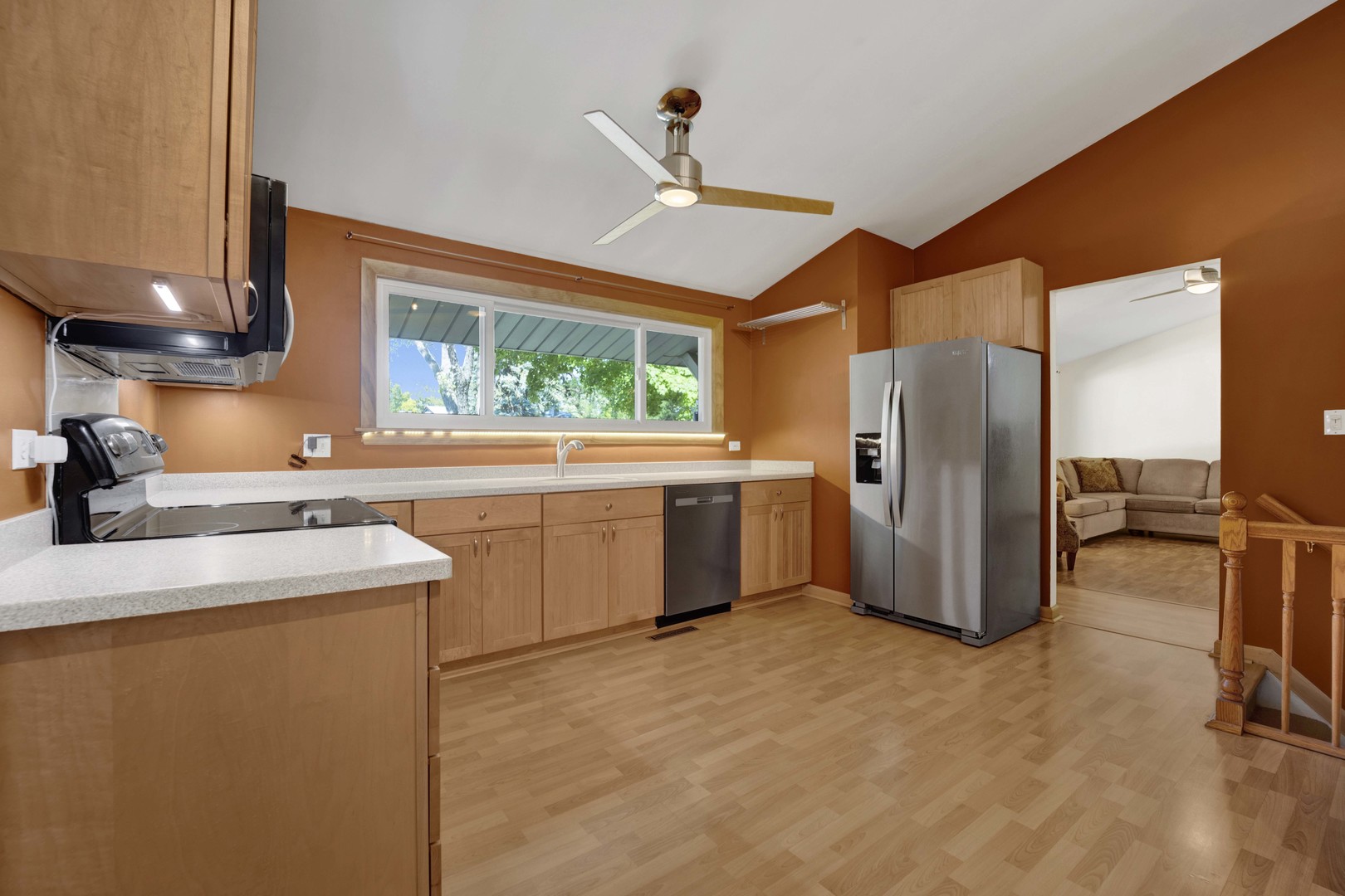 859 Beechwood Road Buffalo Grove, IL 60089 - Photo 4 of 34 Gallery Image 4