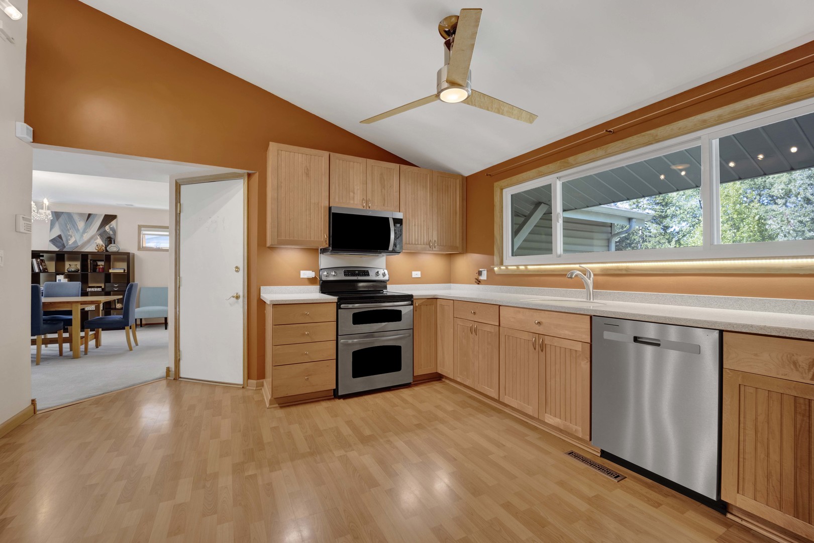 859 Beechwood Road Buffalo Grove, IL 60089 - Photo 5 of 34 Gallery Image 5
