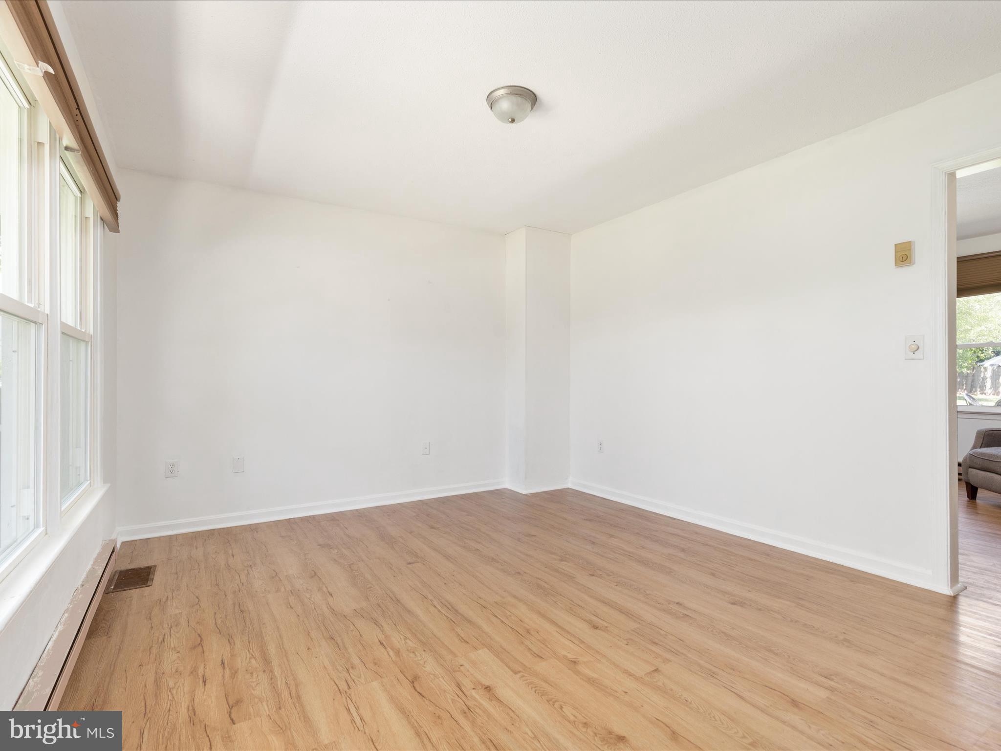 205 Killdeer Road Stephens City, VA 22655 - Photo 7 of 33 LIving Room