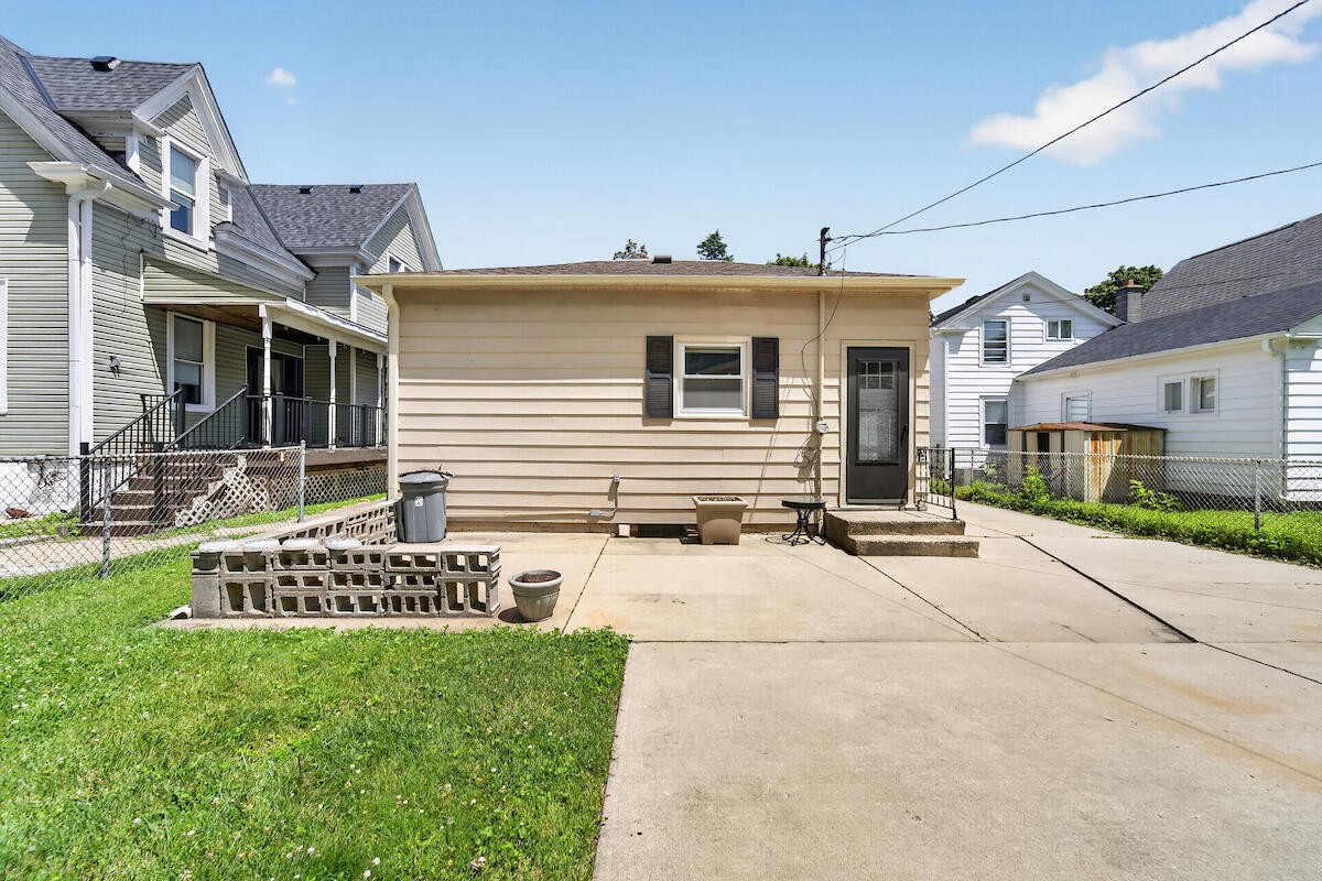 1526 Wisconsin Avenue Racine, WI 53403 - Photo 17 of 18 Backyard