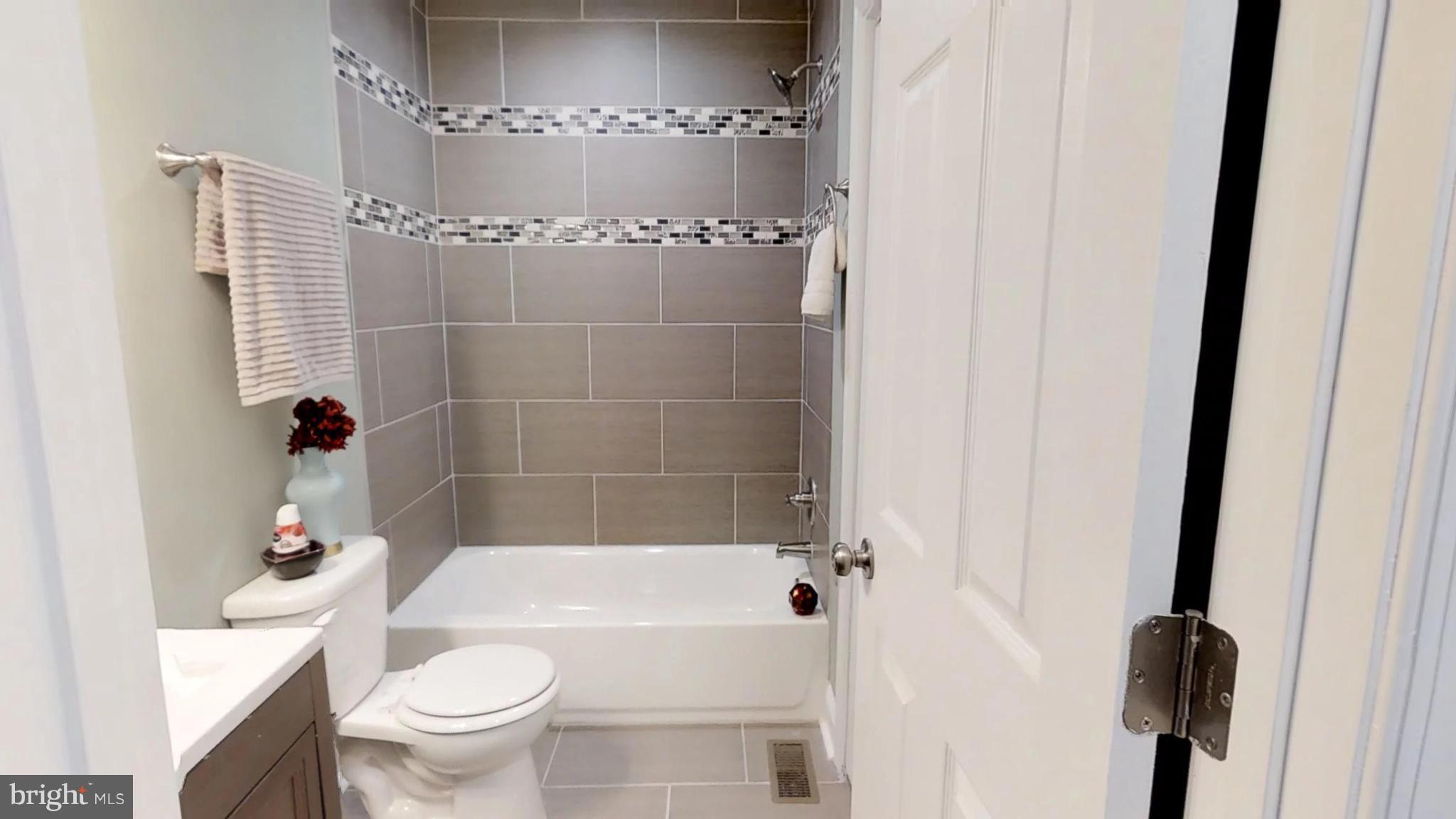 8424 Rugby Road Pasadena, MD 21122 - Photo 22 of 27 Bath