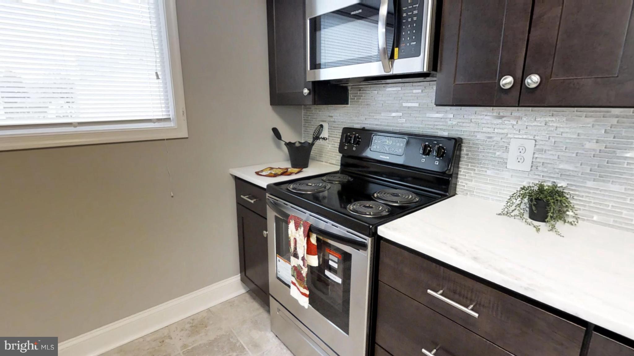 8424 Rugby Road Pasadena, MD 21122 - Photo 4 of 27 Kitchen
