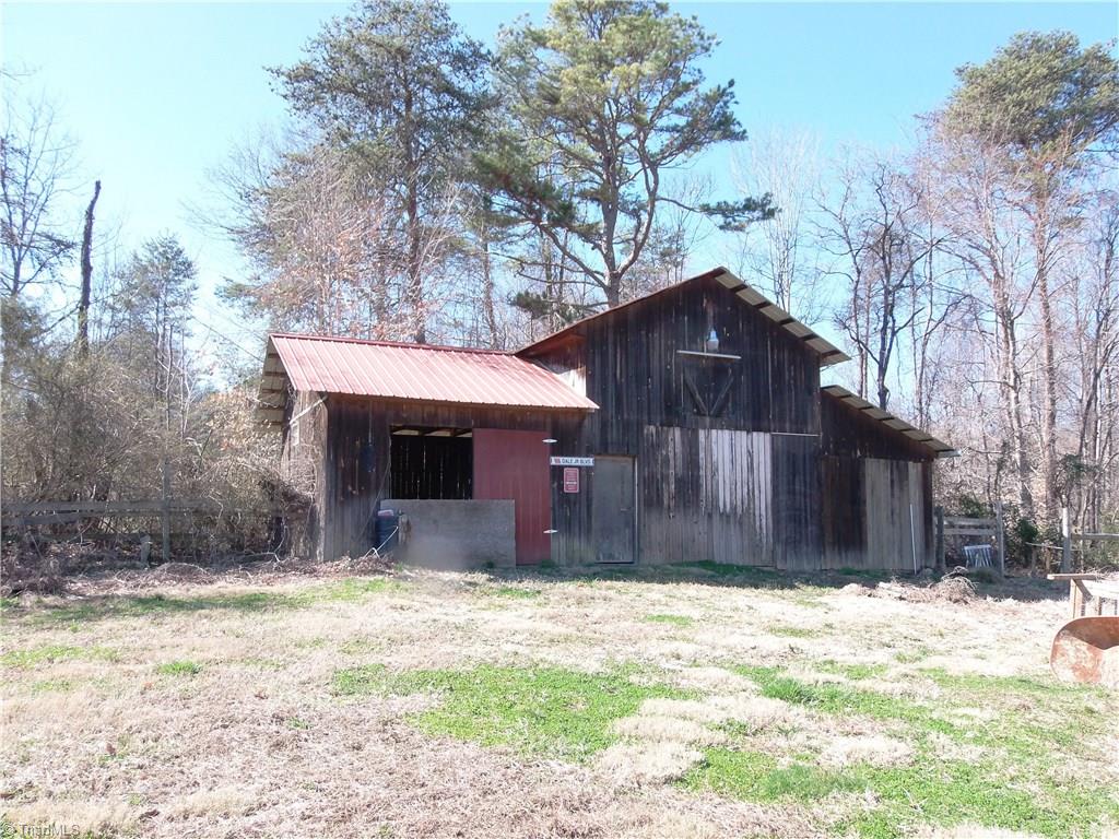 1070 Old VFW Road Pinnacle, NC 27043 - Photo 5 of 16