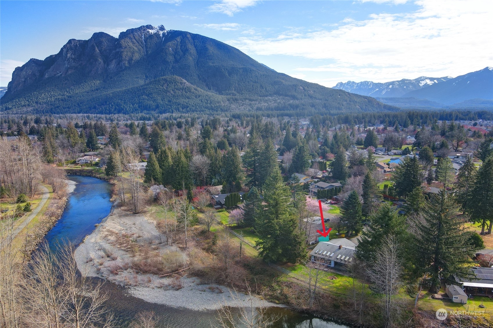 a view of a back yard of the house