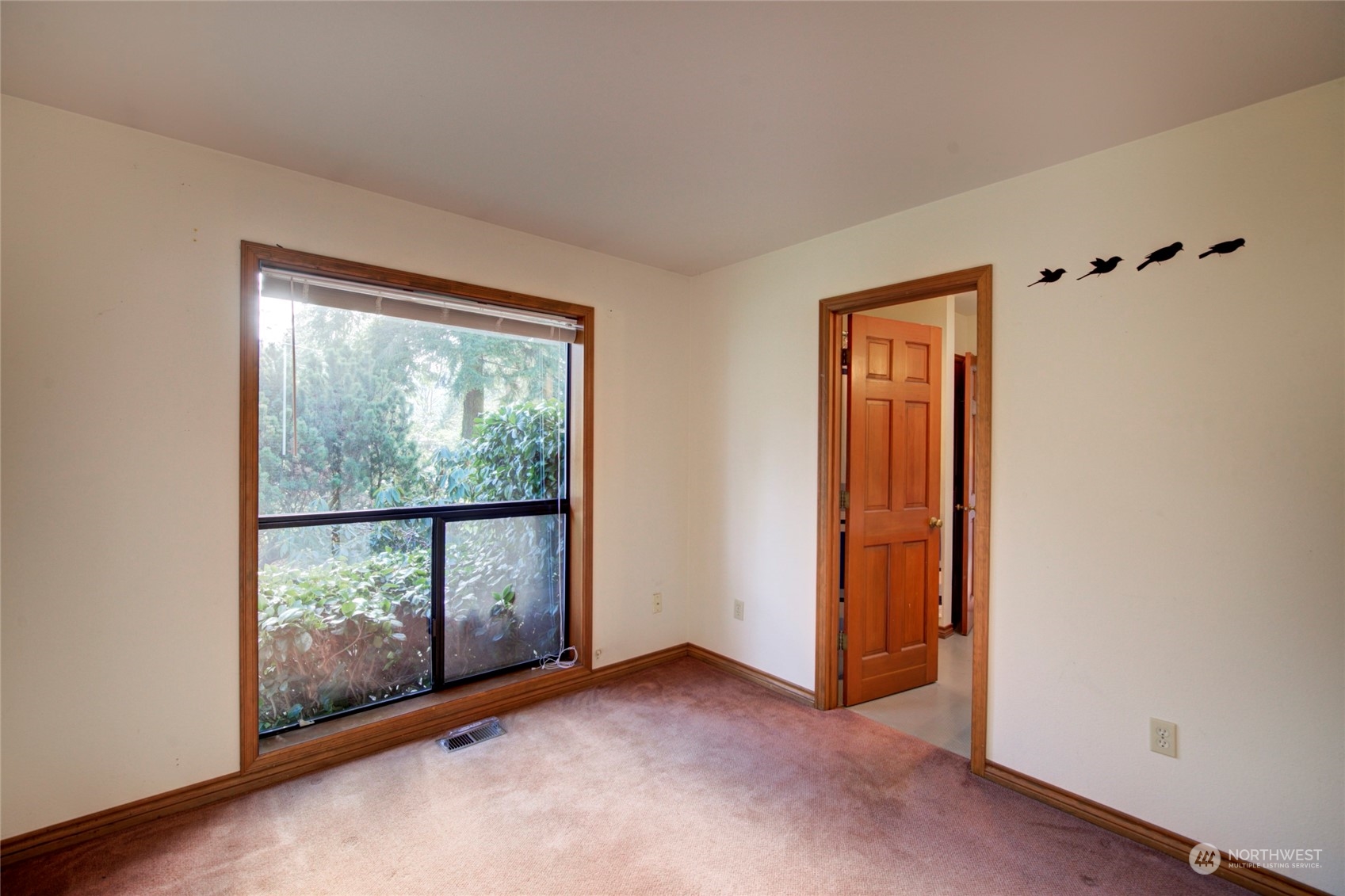 925 Riverside Drive Southeast North Bend, WA 98045 - Photo 23 of 30 an empty room with windows