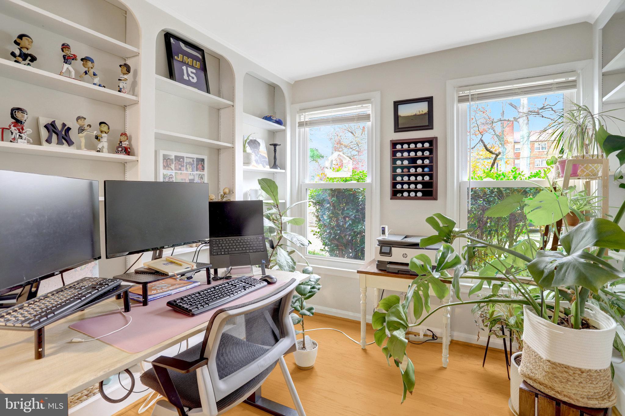 2101 North Rolfe Street, Unit C Arlington, VA 22209 - Photo 14 of 26 a workspace with furniture and a potted plant