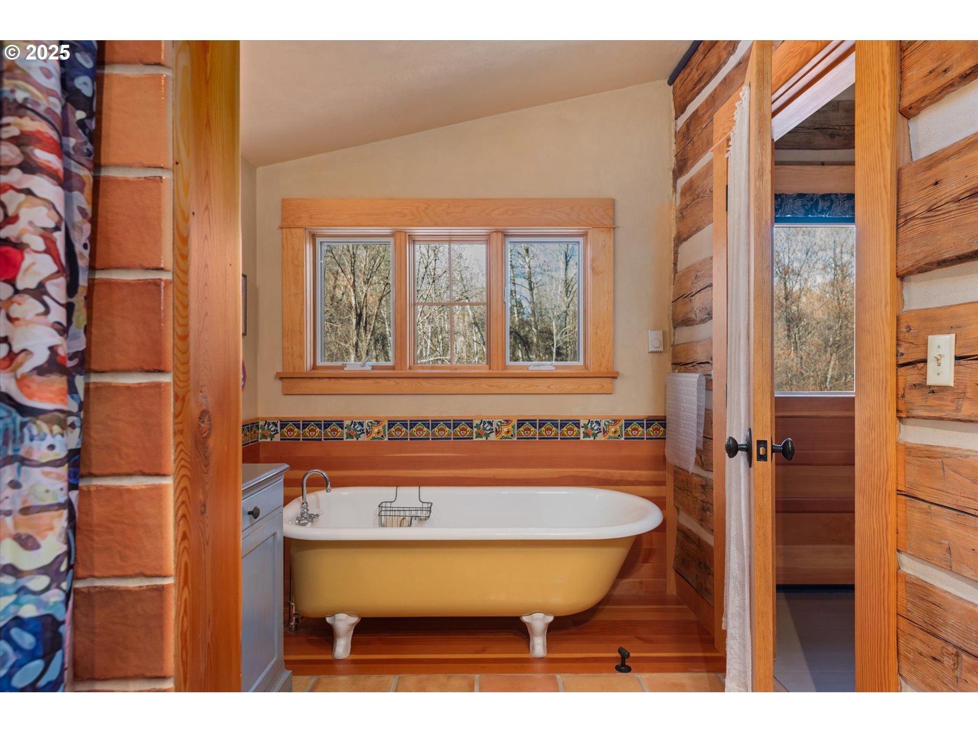48303 Cornucopia Highway Halfway, OR 97834 - Photo 29 of 48 a view of a bathtub in a room