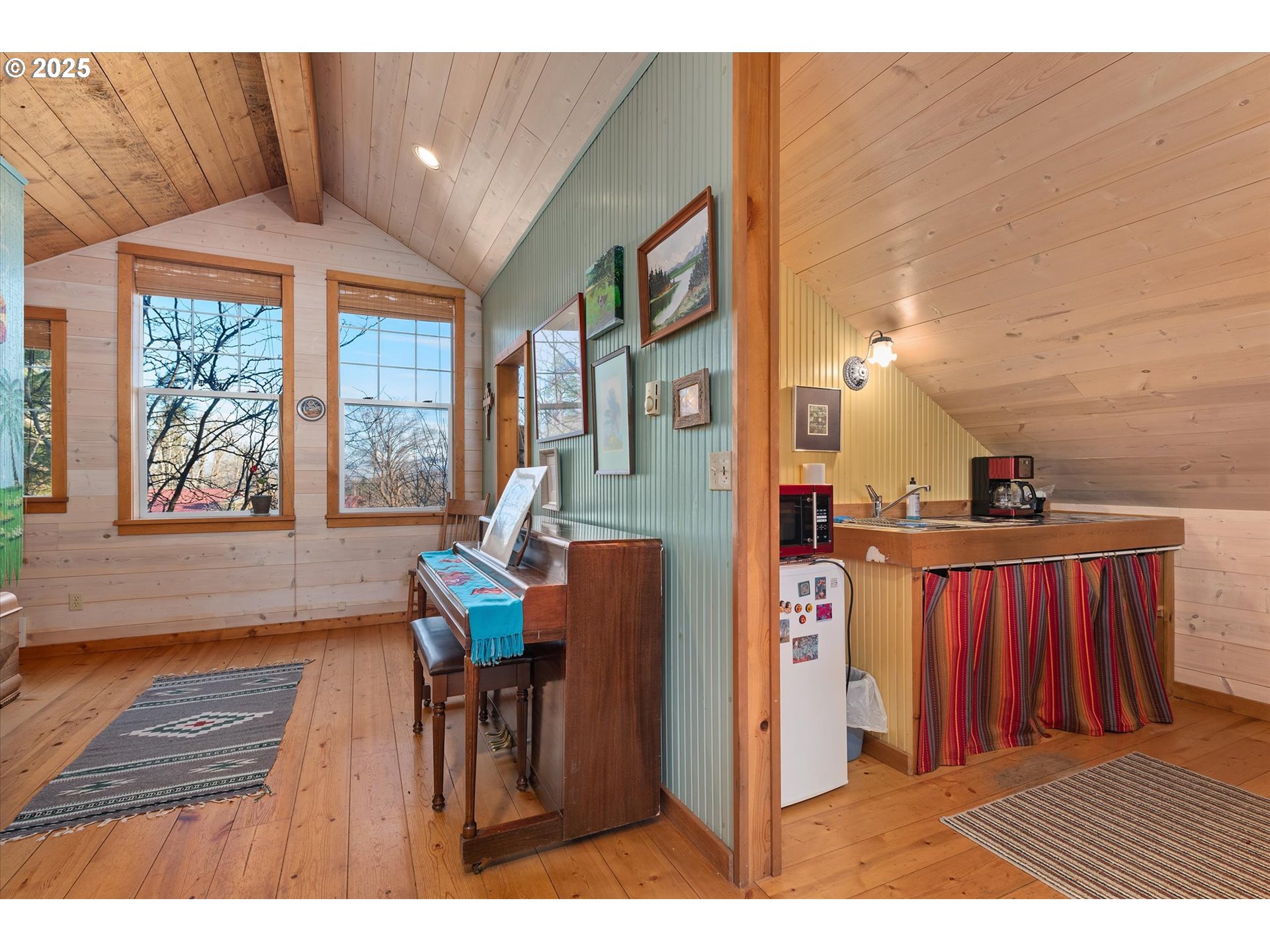 48303 Cornucopia Highway Halfway, OR 97834 - Photo 38 of 48 a living room with furniture and a window