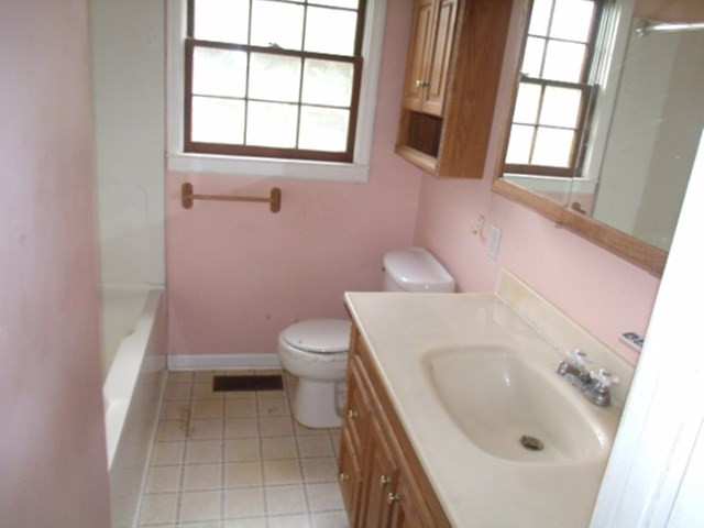 1723 Boneville Road Dearing, GA 30808 - Photo 8 of 15 Hall Bath