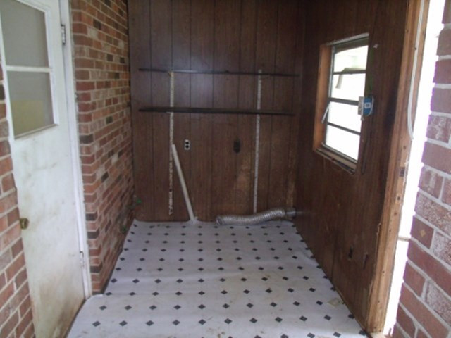1723 Boneville Road Dearing, GA 30808 - Photo 10 of 15 Laundry Room