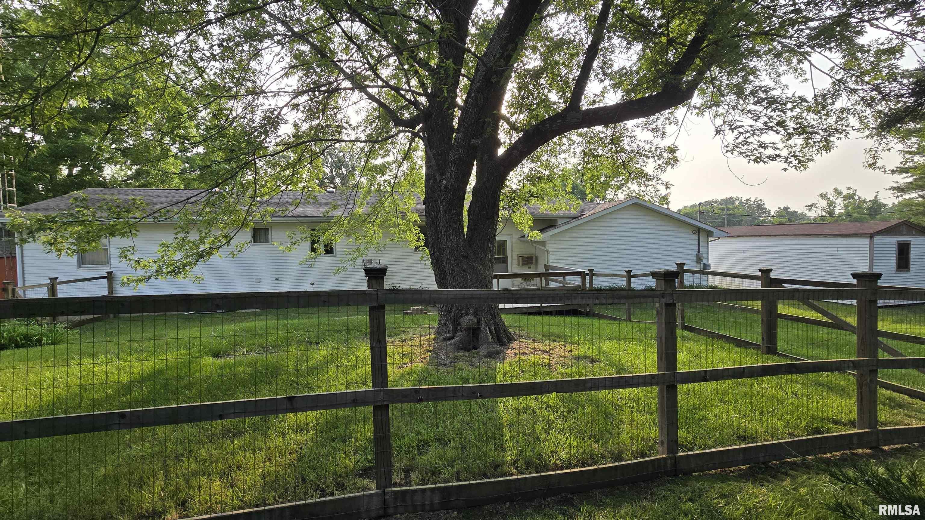 400 Old Broughton Road Eldorado, IL 62930 - Photo 4 of 28