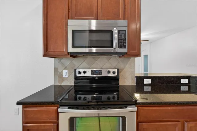 $2,500 | 431 Westchester Hills Lane, Valrico, FL 33594