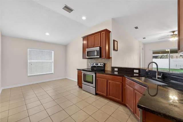 $2,500 | 431 Westchester Hills Lane, Valrico, FL 33594