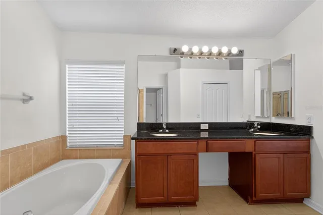 $2,500 | 431 Westchester Hills Lane, Valrico, FL 33594