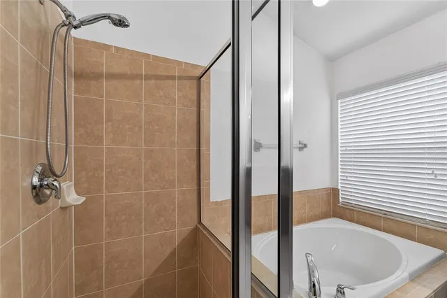 $2,500 | 431 Westchester Hills Lane, Valrico, FL 33594