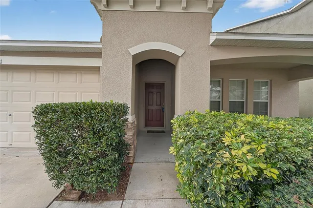 $2,500 | 431 Westchester Hills Lane, Valrico, FL 33594