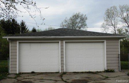 1725 Scott Lake Road Waterford, MI 48328 - Photo 2 of 7 Garage.jpg