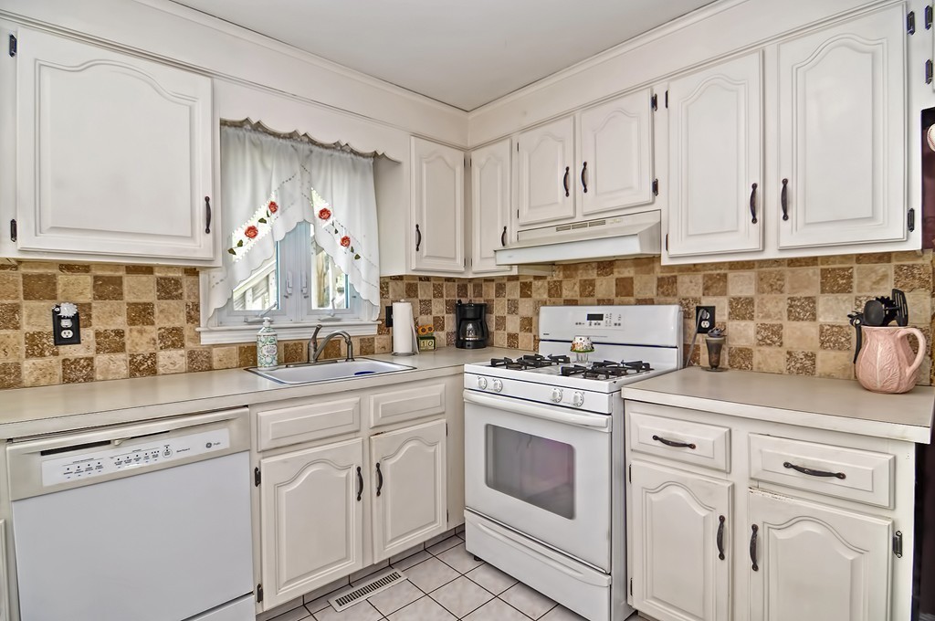 18 Kingsley Road Norton, MA 02766 - Photo 8 of 24 Gallery Image 8