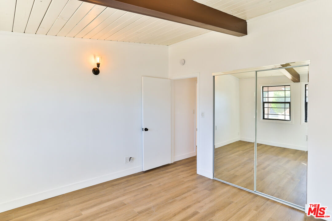 20341 Enadia Way Winnetka, CA 91306 - Photo 11 of 25