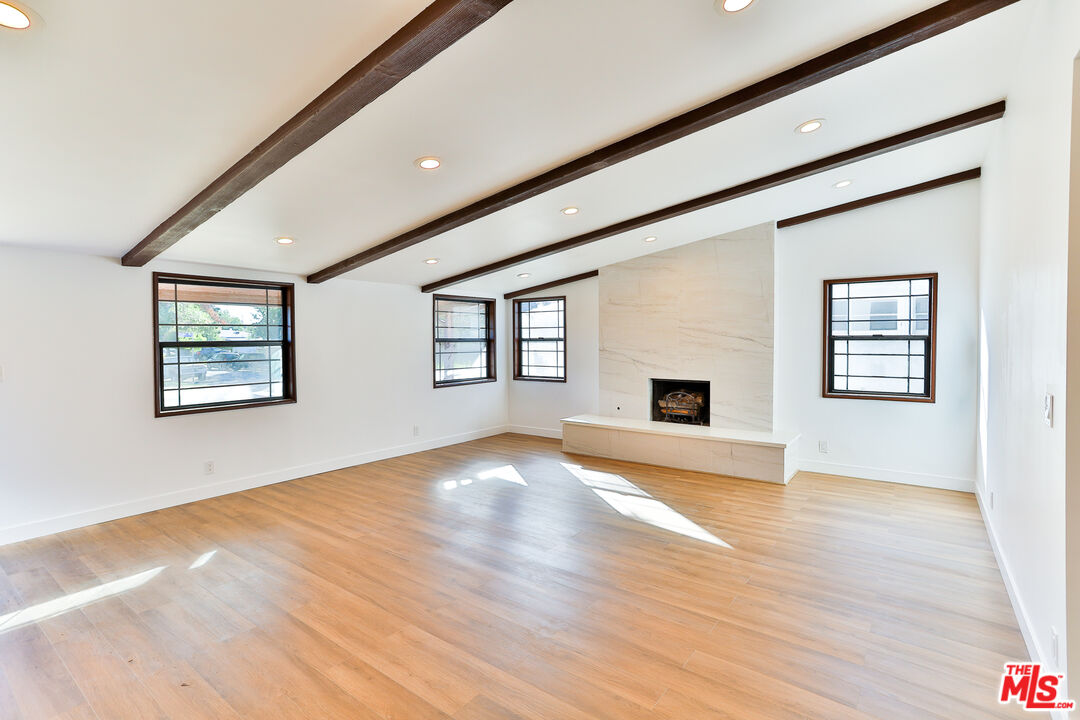 20341 Enadia Way Winnetka, CA 91306 - Photo 4 of 25