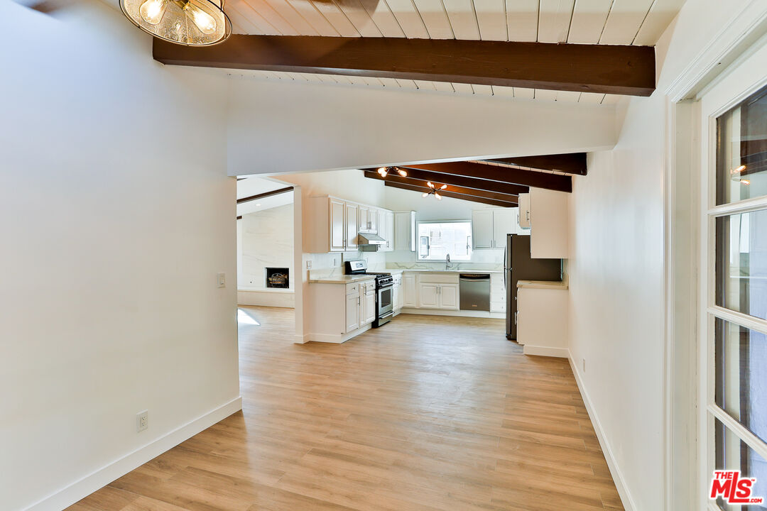 20341 Enadia Way Winnetka, CA 91306 - Photo 8 of 25