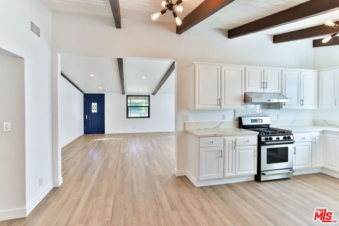 20341 Enadia Way Winnetka, CA 91306 - Photo 9 of 25