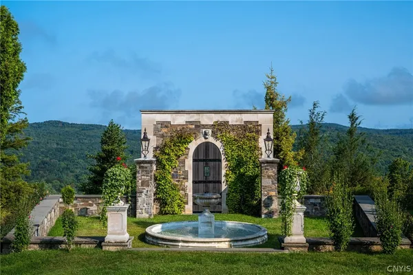 $12,950,000 | 15 Meadowood Lane, Chenango, NY 13901