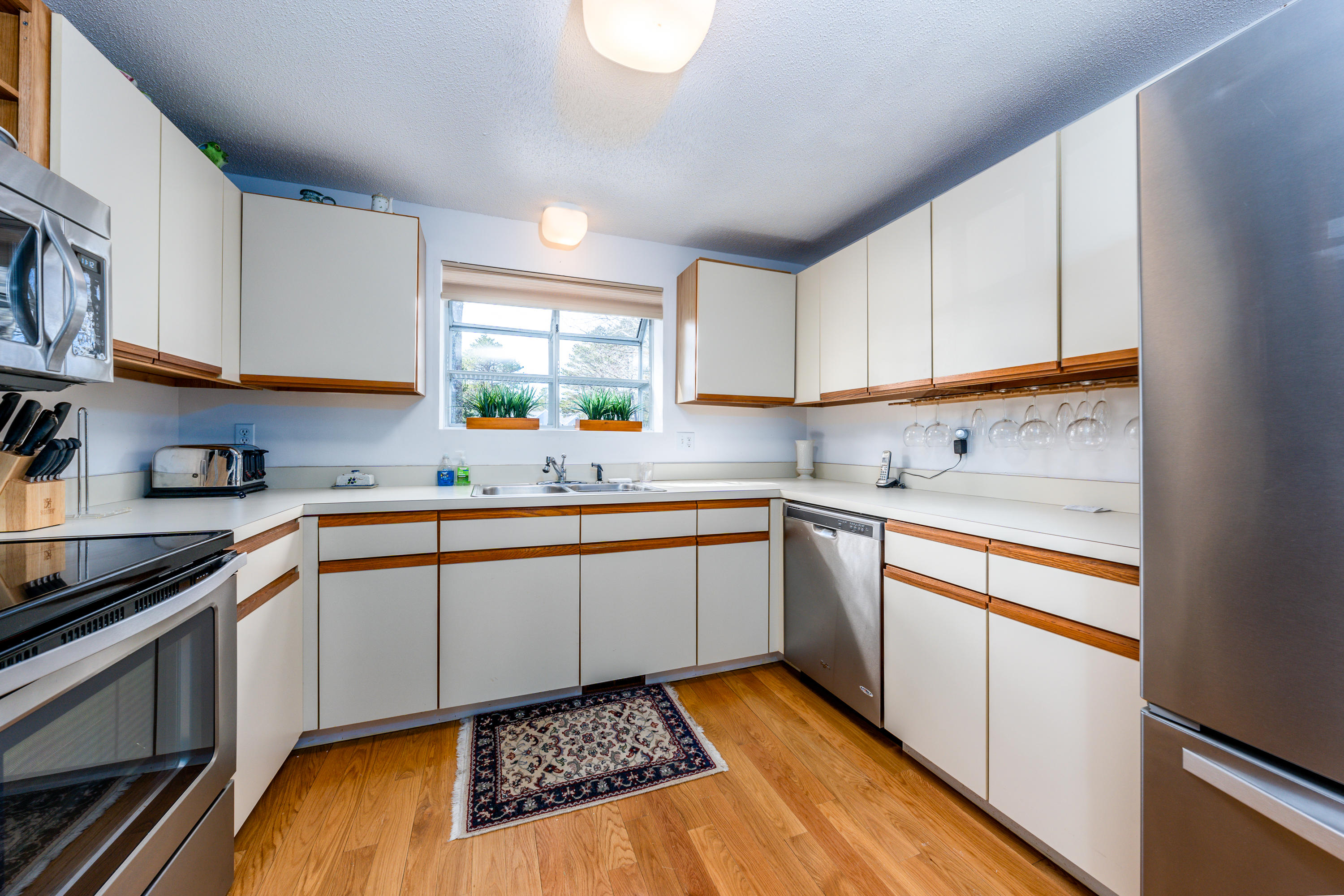 102 Shellback Way, Unit P 102 Mashpee, MA 02649 - Photo 8 of 29 Kitchen W/Jalousie window
