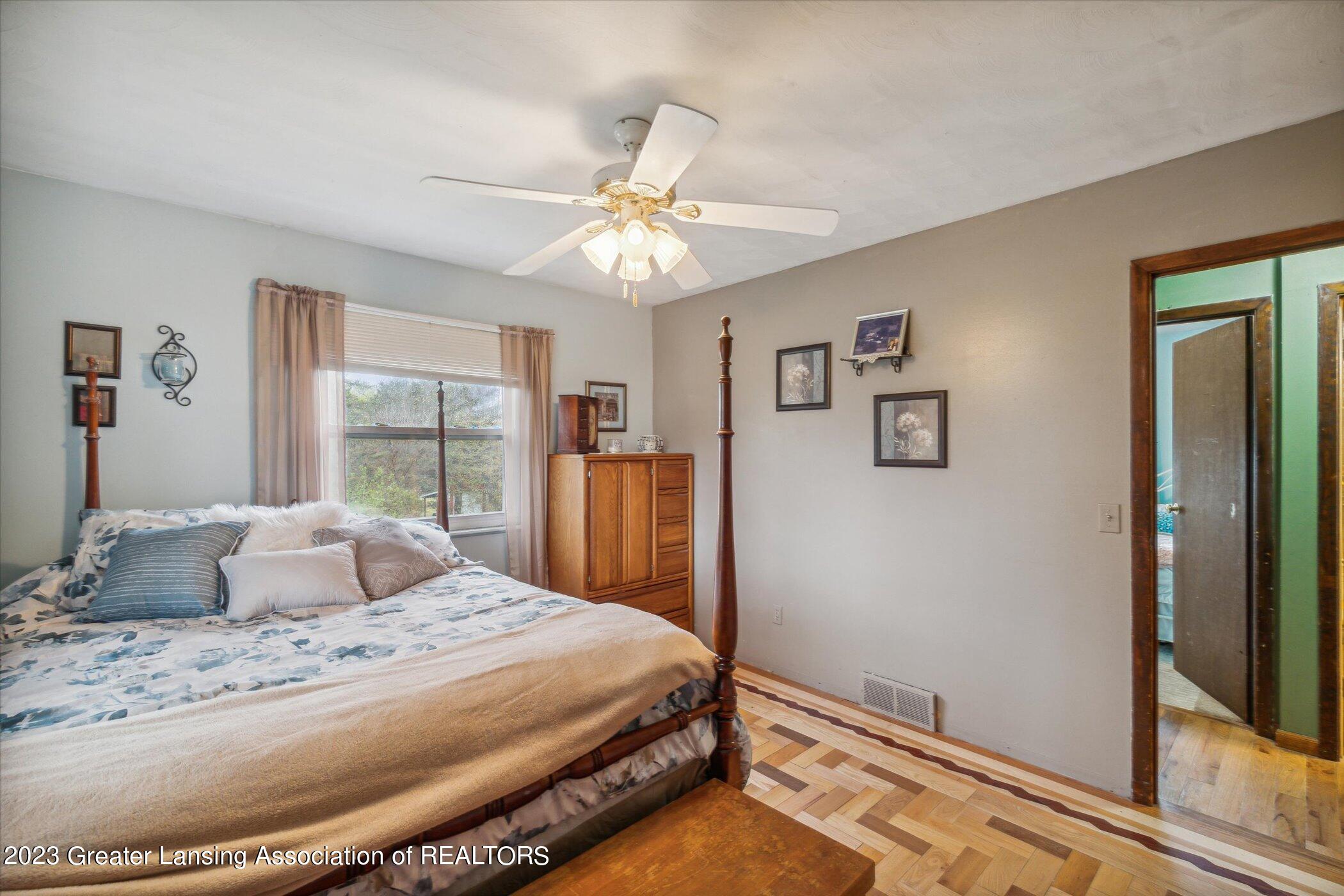 1386 Kelly Road Mason, MI 48854 - Photo 16 of 35 21-1386-Kelly-Rd-Mason-MI-48854-WindowSt