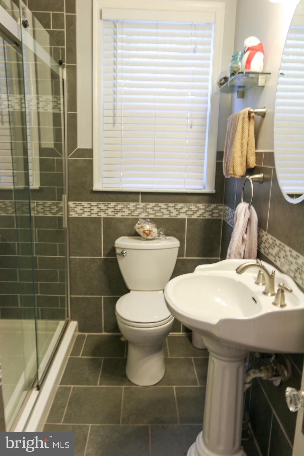 5517 Ashbourne Road Halethorpe, MD 21227 - Photo 10 of 38 Updated full bath