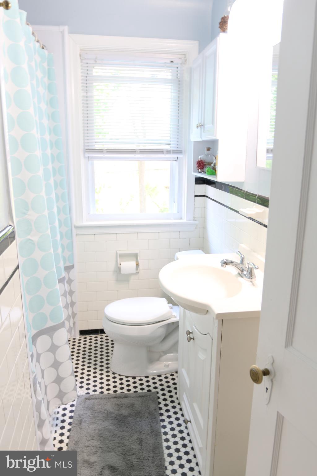 5517 Ashbourne Road Halethorpe, MD 21227 - Photo 15 of 38 Bright full bath