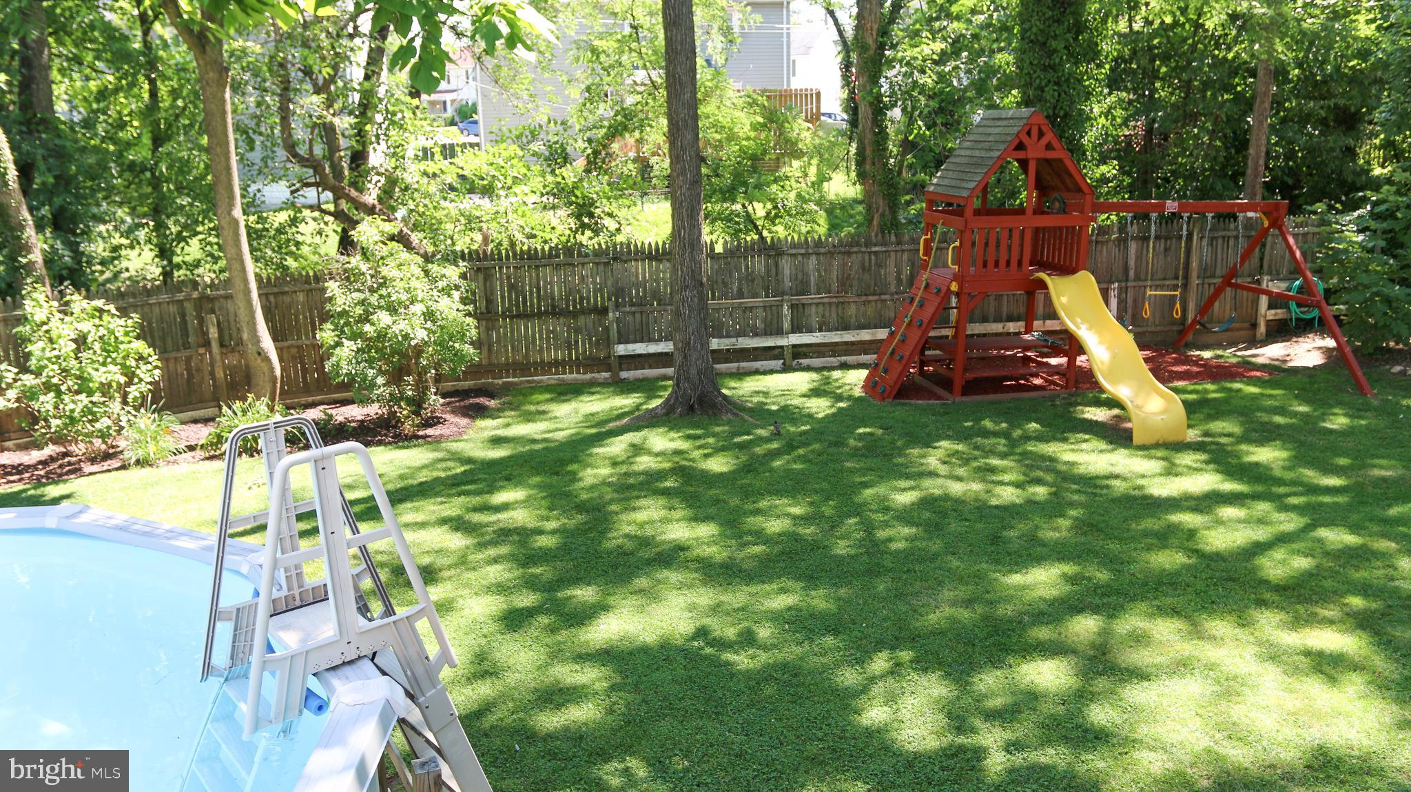 5517 Ashbourne Road Halethorpe, MD 21227 - Photo 33 of 38 View of yard from back deck