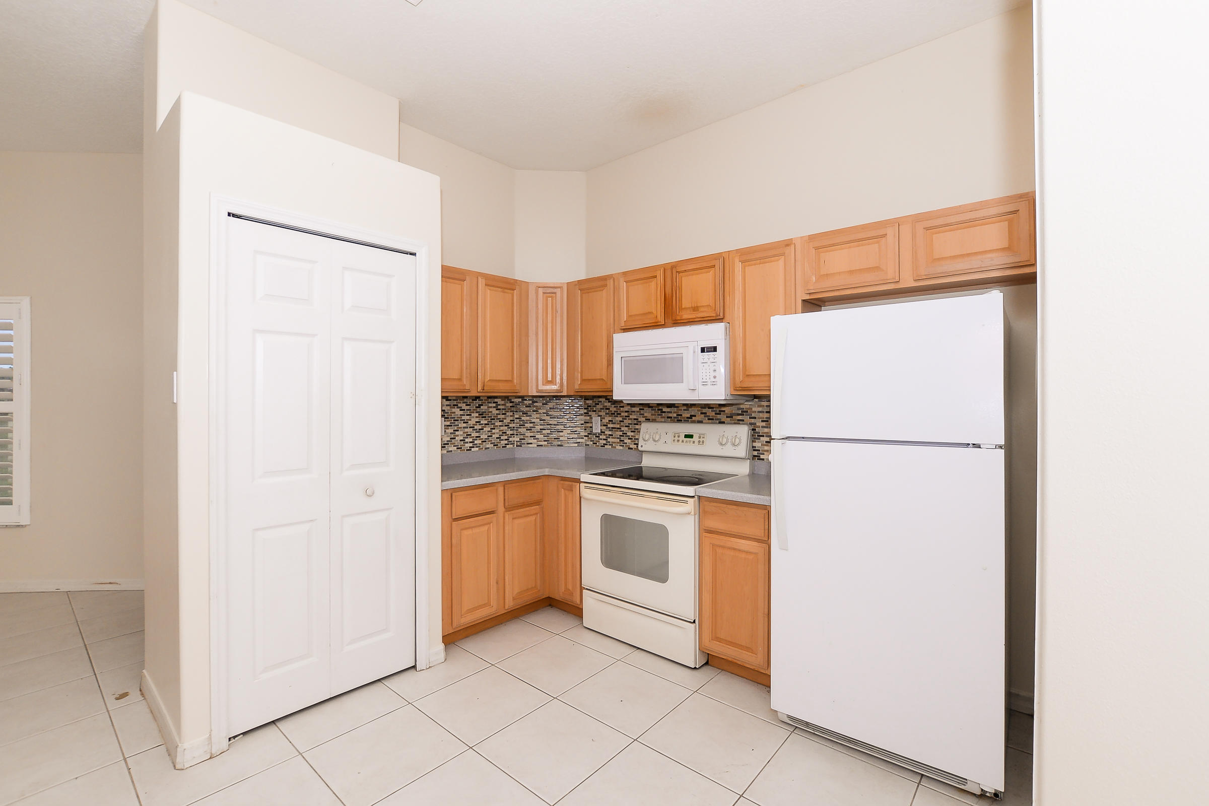 509 Southwest Cherryhill Road Port St. Lucie, FL 34953 - Photo 8 of 24 kitchen (3)