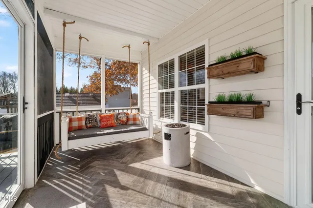 a view of back yard of the house