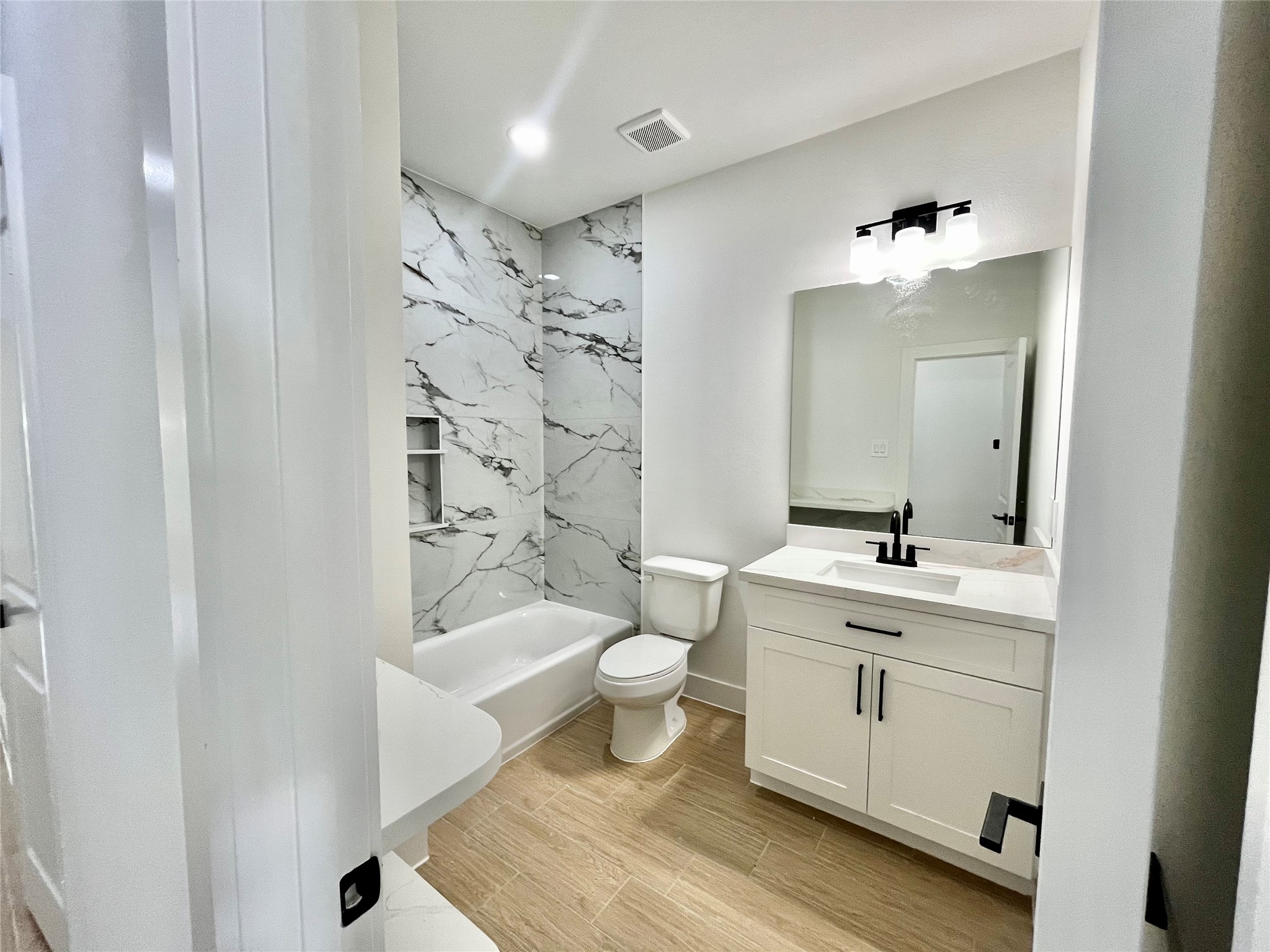 5710 Delmack Street, Unit B Houston, TX 77032 - Photo 23 of 30 2nd Bathroom