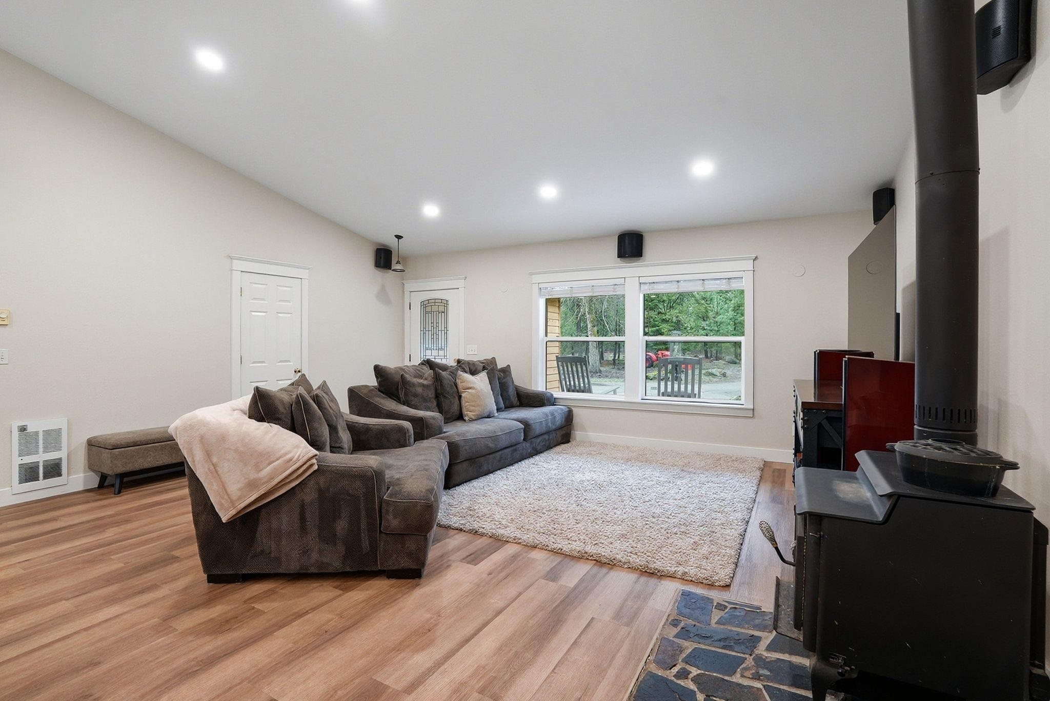 36112 North Pike Road Deer Park, WA 99006 - Photo 10 of 37