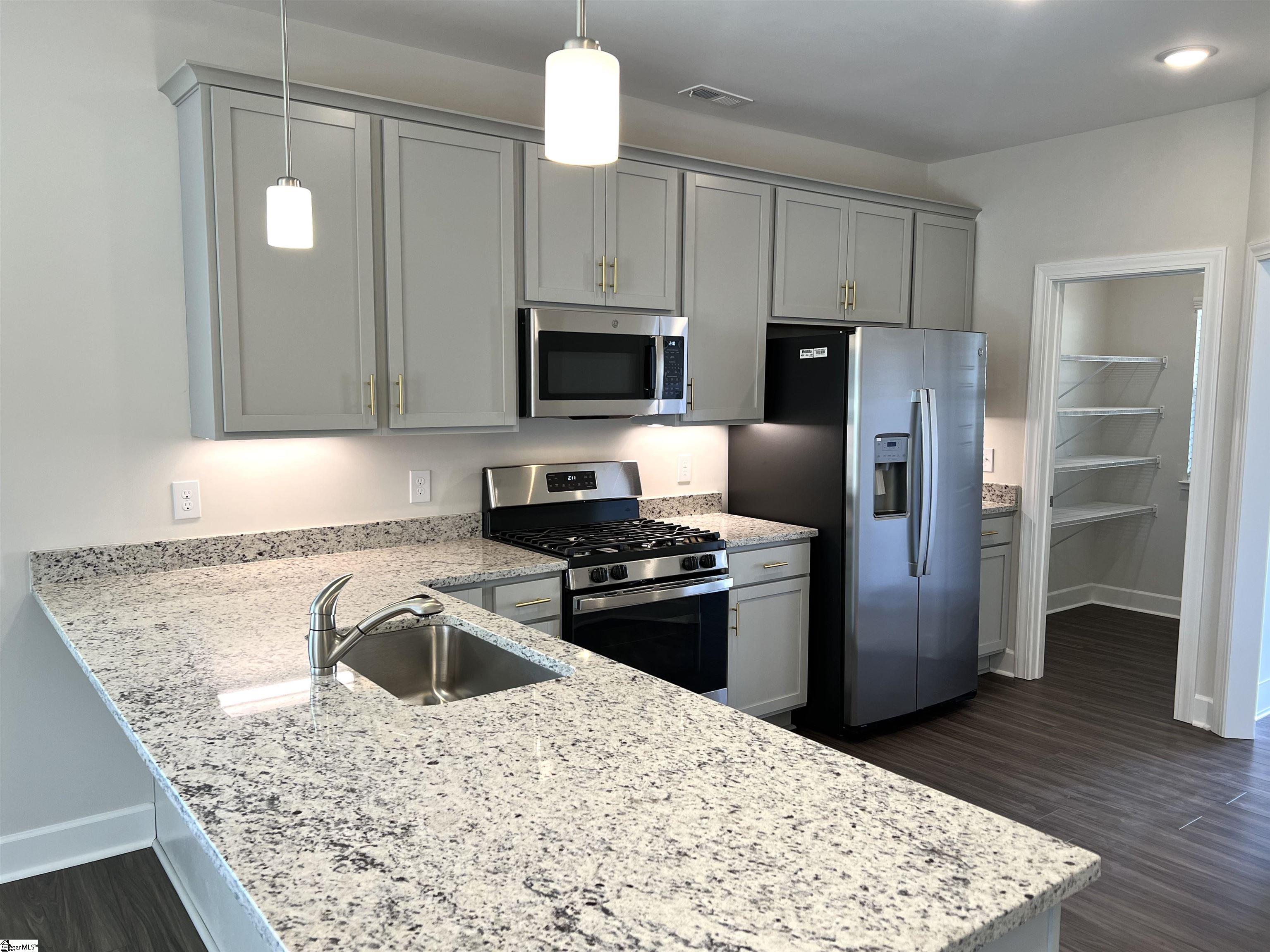 300 Hollenbeck Place Greenville, SC 29607 - Photo 3 of 20