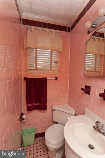 104 Cedarcroft Road Baltimore, MD 21212 - Photo 12 of 21 a bathroom with a sink a toilet and shower