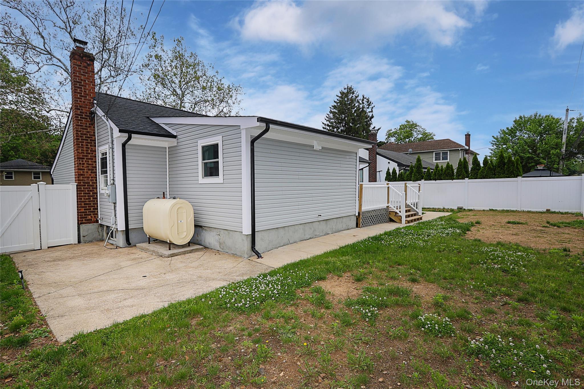 224 Hungry Harbor Road Valley Stream, NY 11581 - Photo 24 of 25
