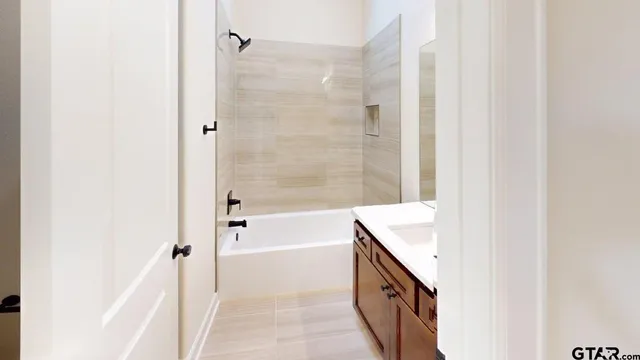 $464,900 | 19329 Aida Drive, Flint, TX 75762