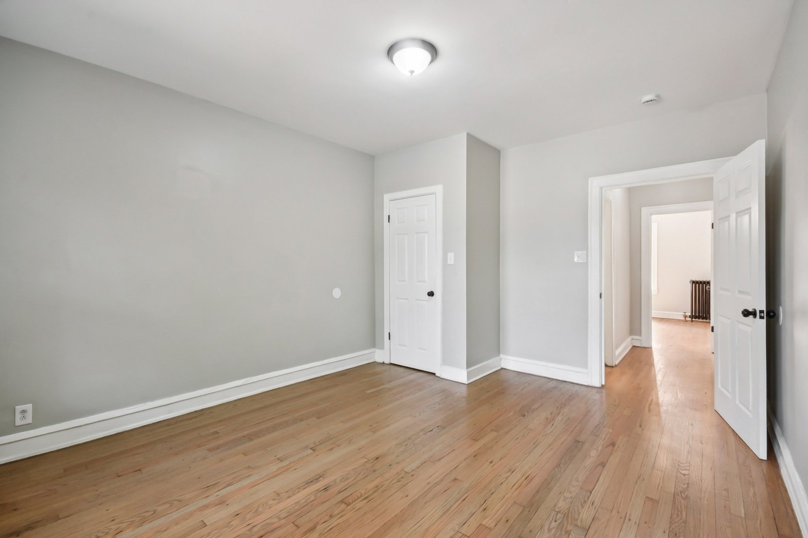 7757 South Phillips Avenue, Unit 3 Chicago, IL 60649 - Photo 11 of 14 a view of a hallway with wooden floor