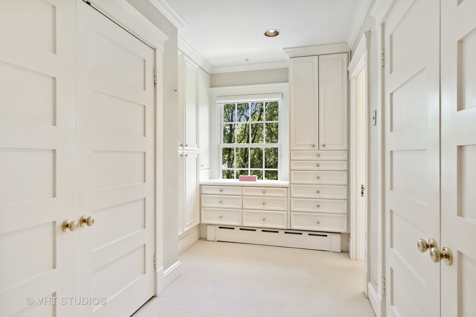 811 Sunset Road Winnetka, IL 60093 - Photo 19 of 40 a bathroom with a bathtub and a shower