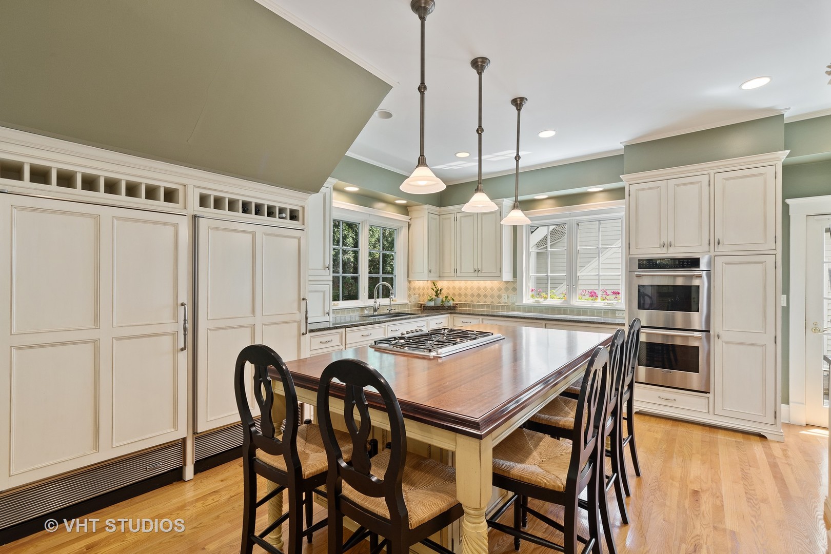 811 Sunset Road Winnetka, IL 60093 - Photo 5 of 40 a dining room with furniture and window