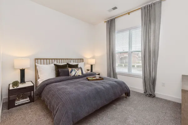 $3,075 | 555 Lakeview Parkway, Unit 2, Vernon Hills, IL 60061